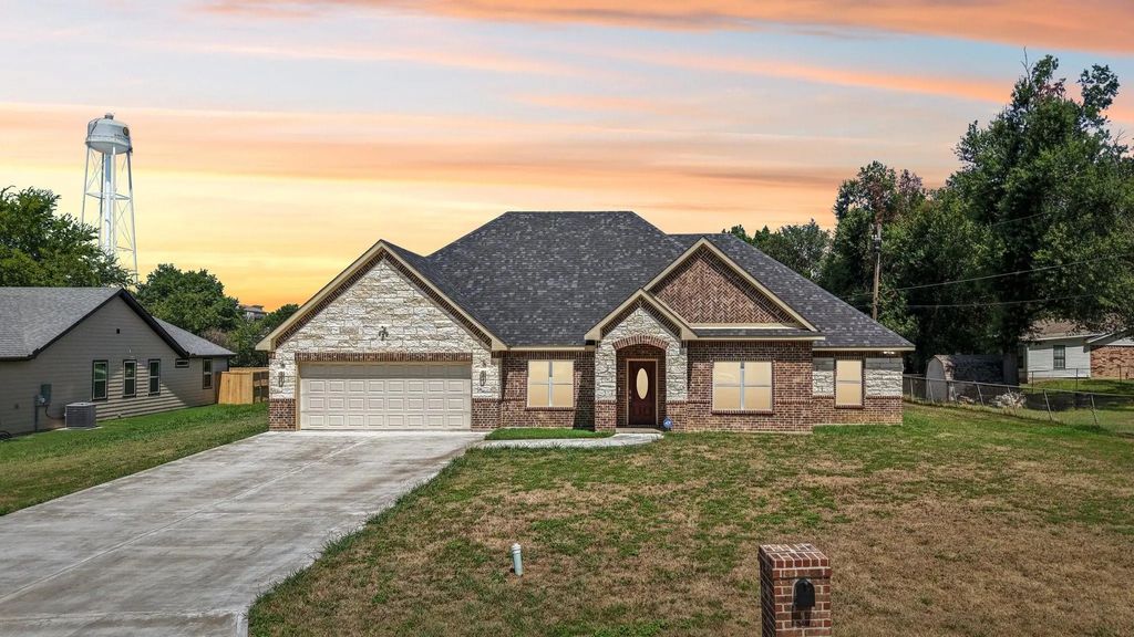 1702 Kings Lane, Commerce