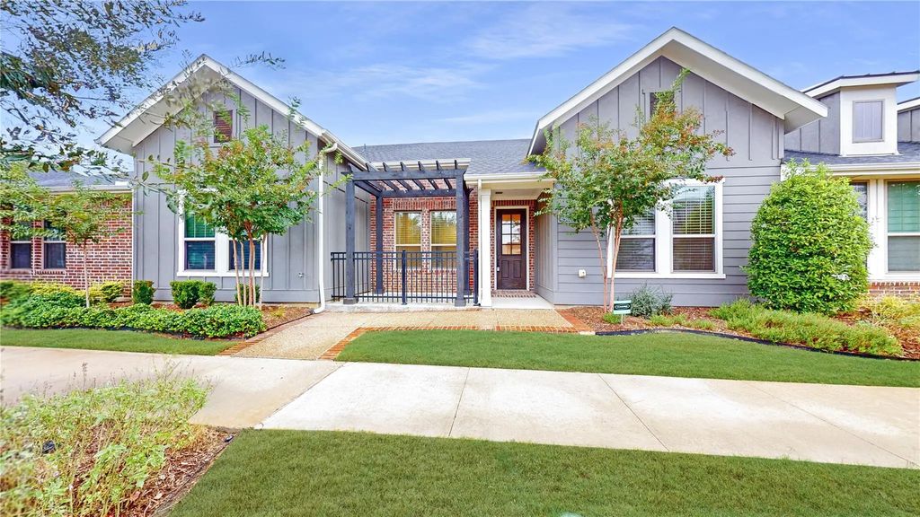 4561 Stone Valley Trail, Arlington