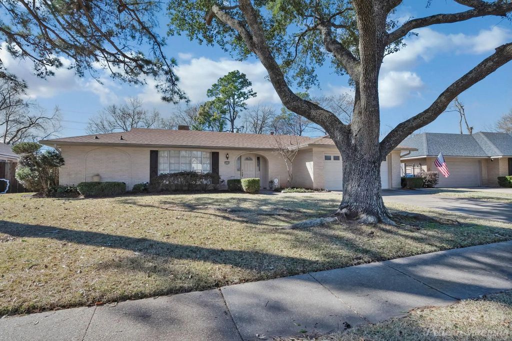 7416 Camelback Drive, Shreveport