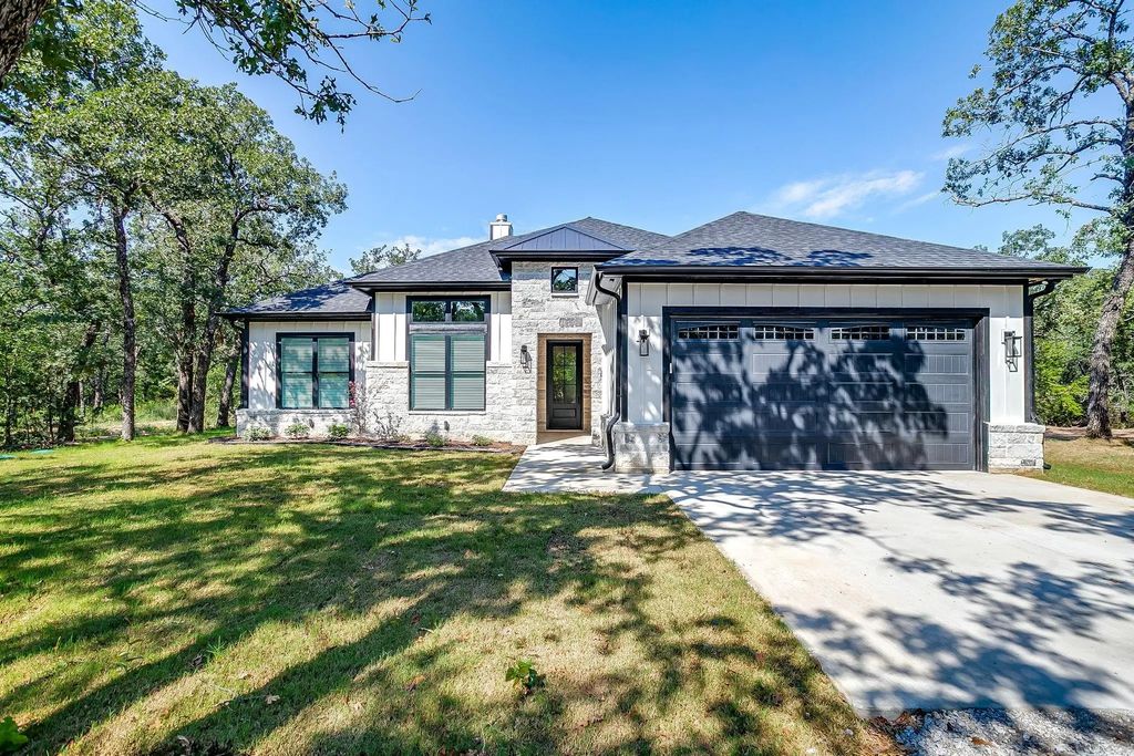 276 Private Road 3204, Bridgeport