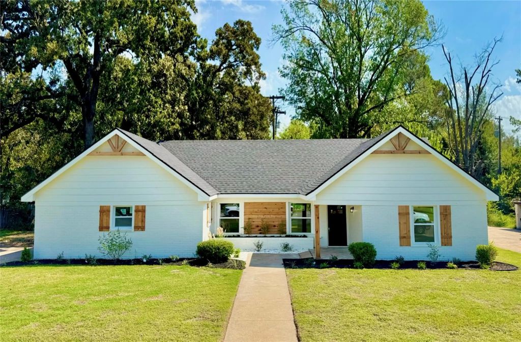 1615 Bowie Drive, Corsicana
