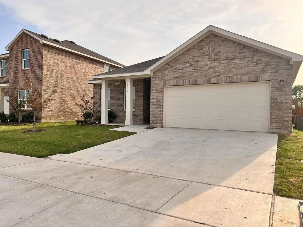 8217 Bufflehead Drive, Fort Worth