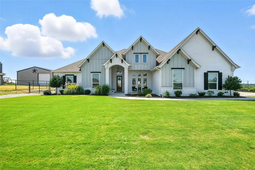 351 Red Bird Drive, Springtown