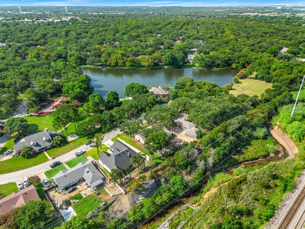 2907 Lakeshore Court, Arlington