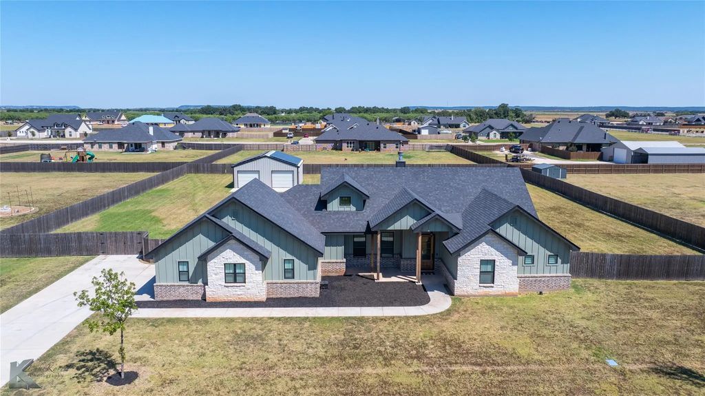 114 Blazing Wind Trail, Ovalo