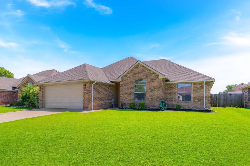 1210 Shelby Drive, Seagoville