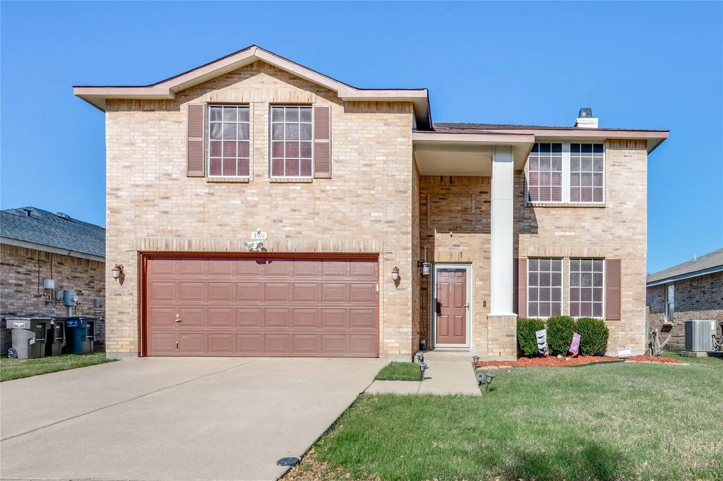 3916 Foxhound Lane, Fort Worth