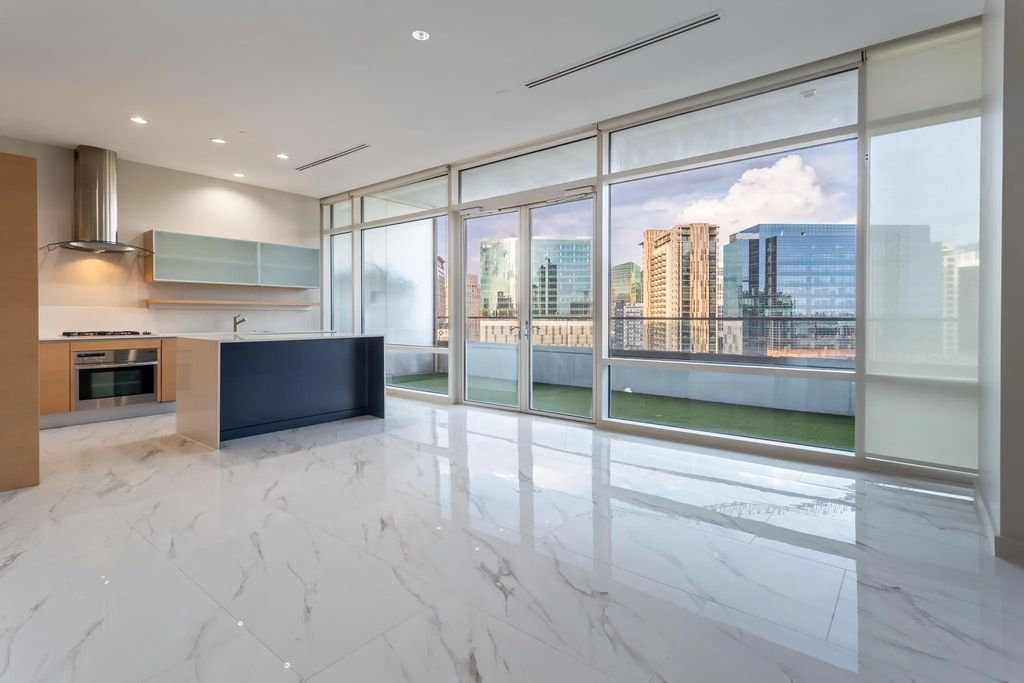 2430 Victory Park Lane 1806, Dallas