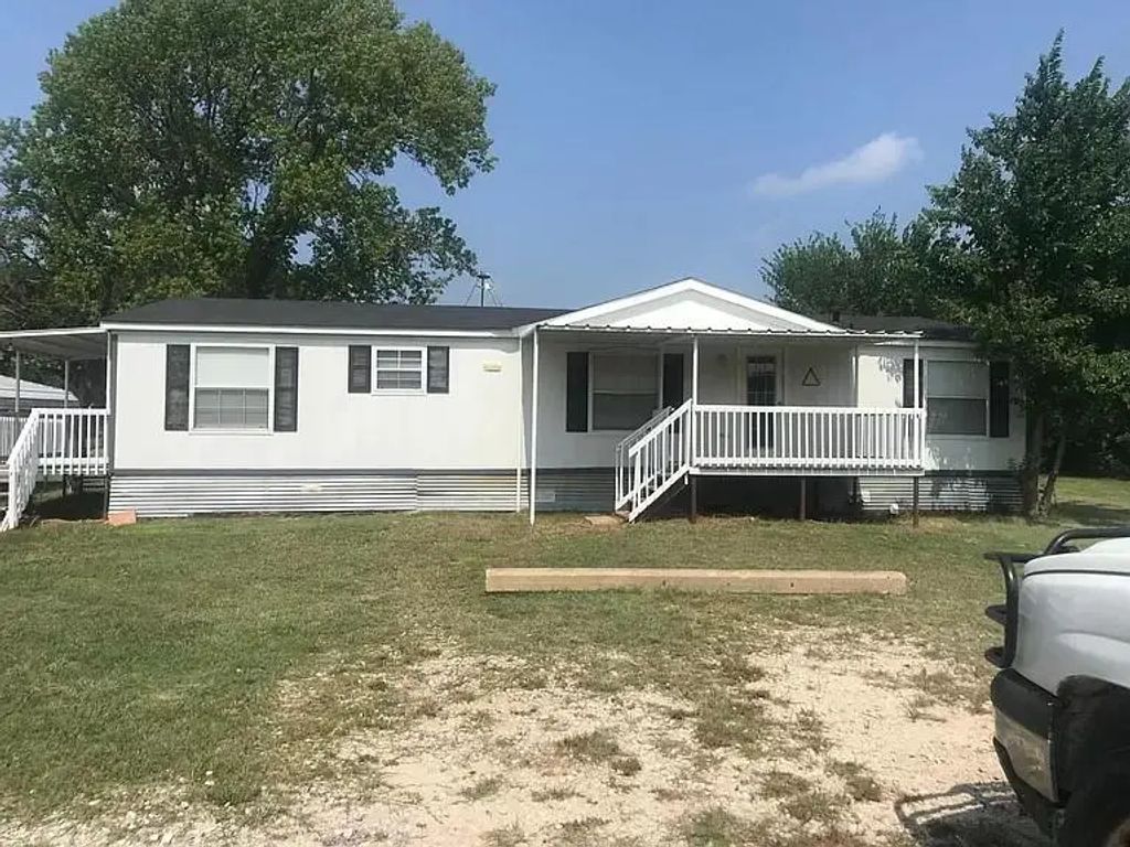 150 Oak Valley Lane, Springtown