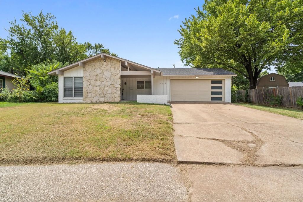 3216 Commonwealth Street, Irving