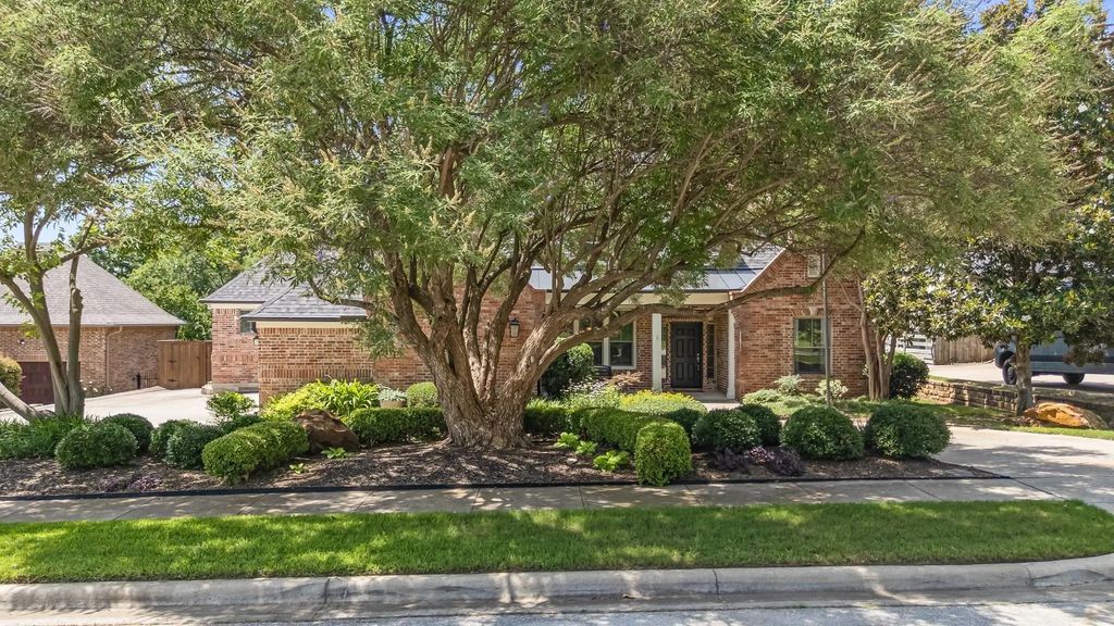 2301 Brookcrest Lane, Grapevine