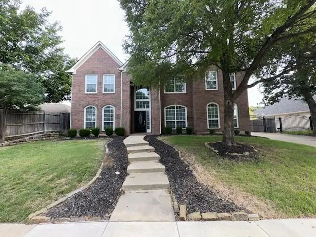 909 Rolling Ridge Drive, Keller
