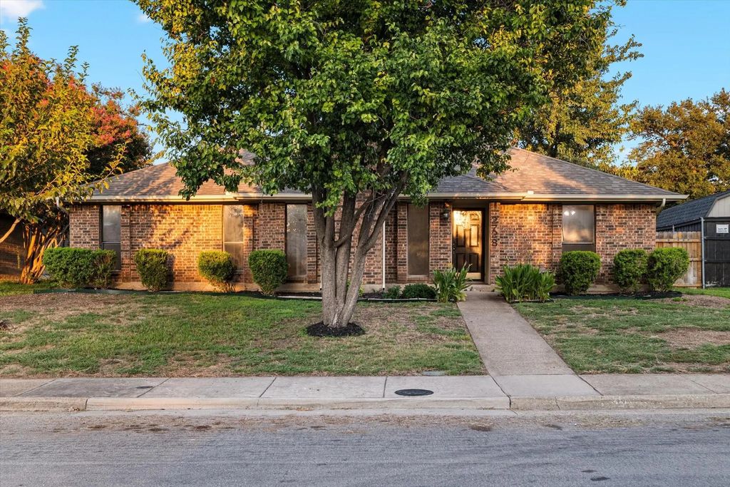 2728 Daybreak Drive, Dallas