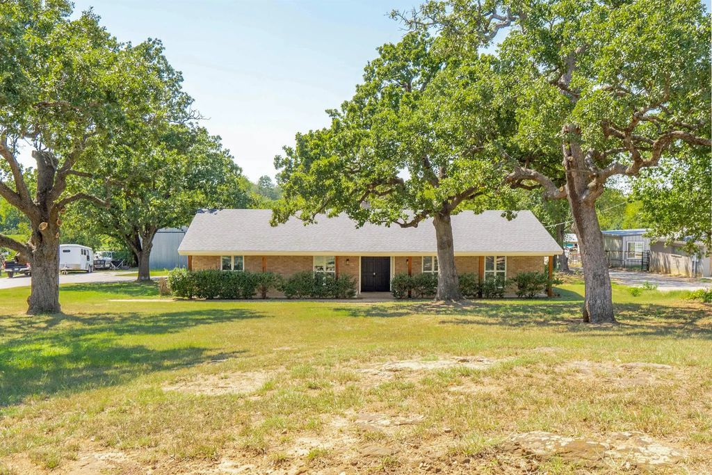 2010 Valley View Drive, Burleson