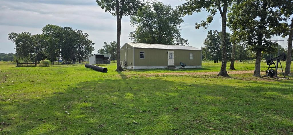 300 County Road 1730, Yantis