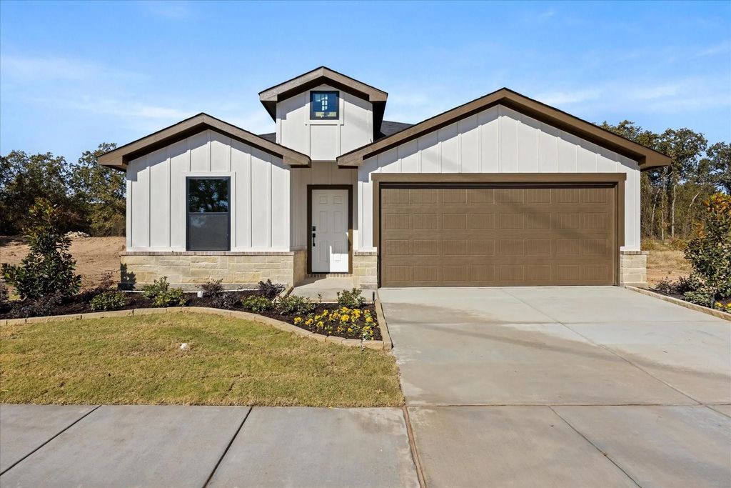 489 Peace Lily Way, Tolar