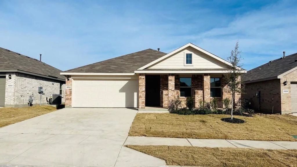 4264 Trickling Creek Lane, Fort Worth