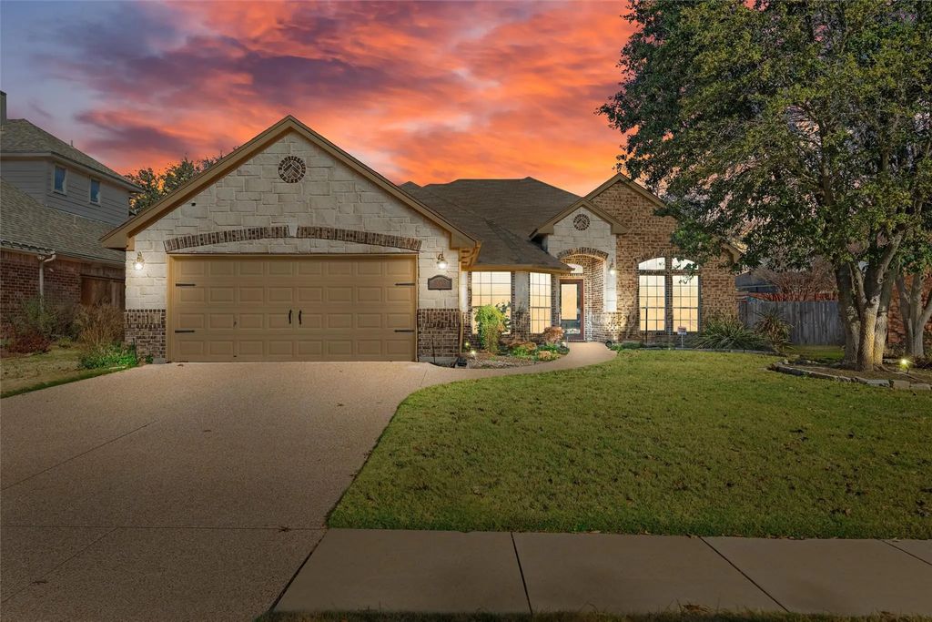 10712 Greenview Court, Benbrook