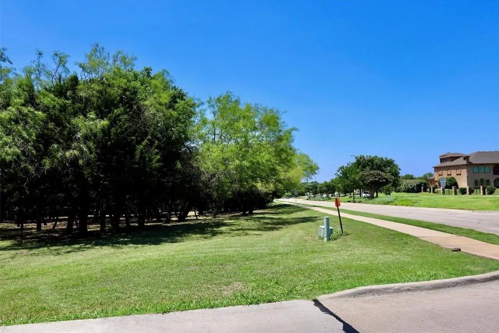 2501 Eagle Creek Drive, Cedar Hill