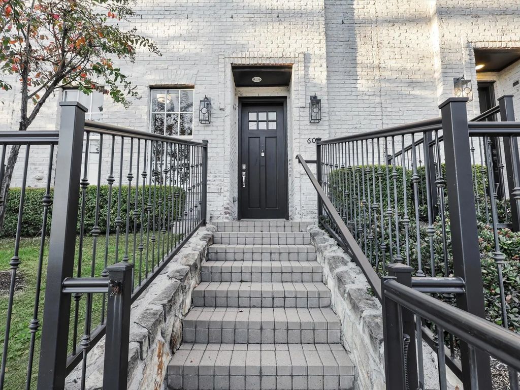 7333 Valley View Lane 602, Dallas