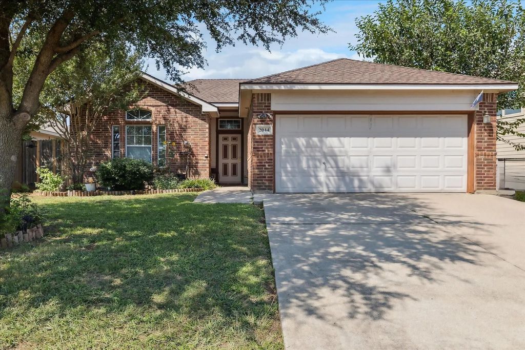 2044 Beacon Way, Fort Worth
