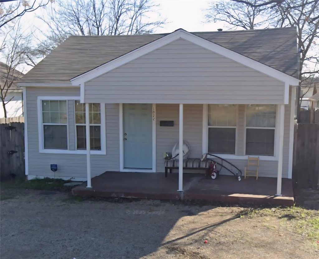 1022 Mobile. Street, Dallas
