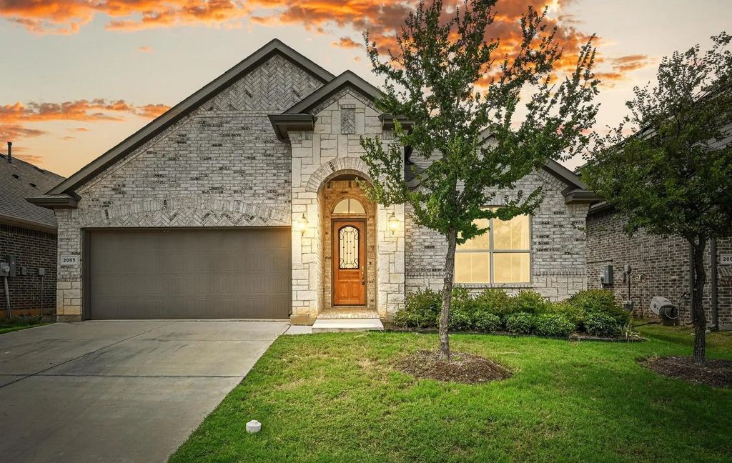 2005 Oleander Street, Hickory Creek