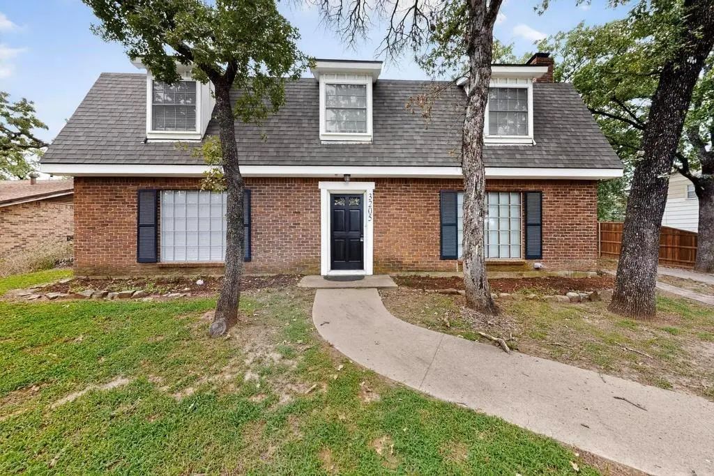 3205 Woodford Drive, Arlington