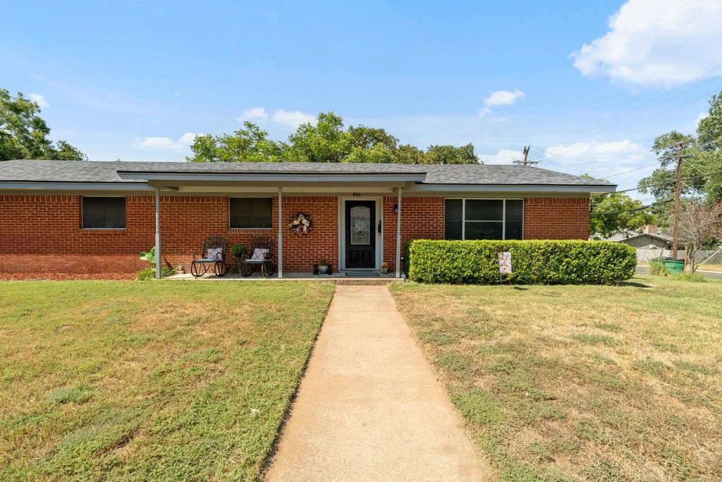 898 N Charlotte Avenue, Stephenville