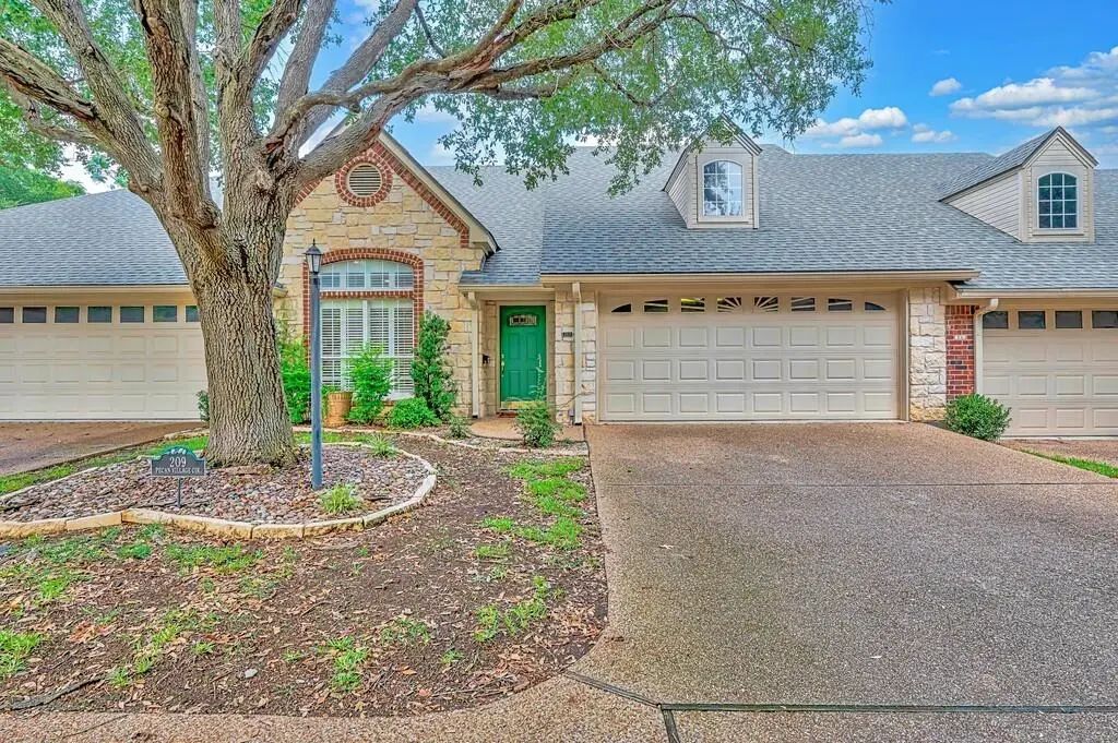 209 Pecan Village Circle, Waco