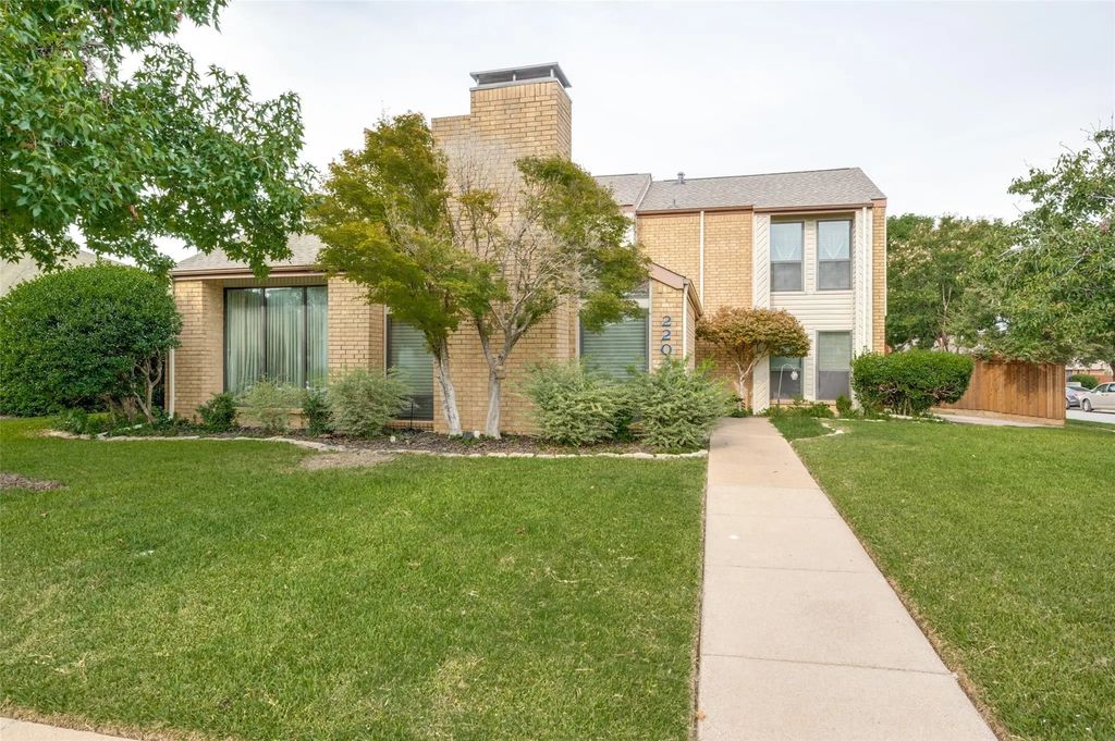 2202 Southern Court, Carrollton