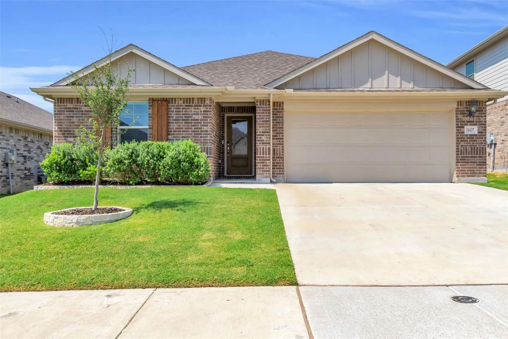10437 Mituna Street, Fort Worth
