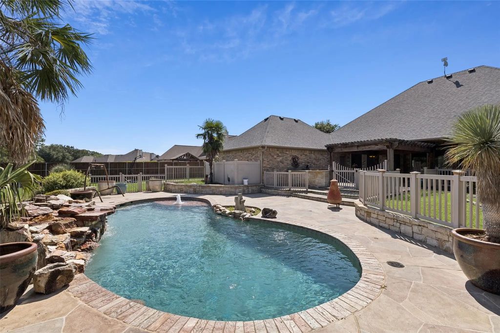 1936 Willow Bend Drive, Oak Leaf