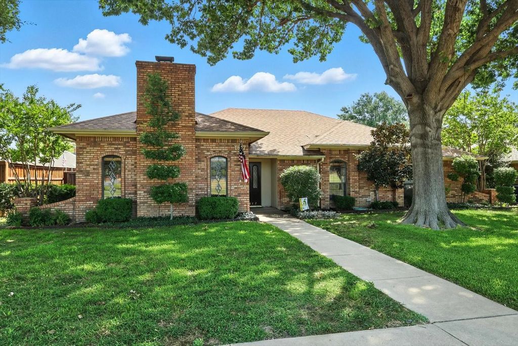 1617 Century Oaks Drive, Lewisville