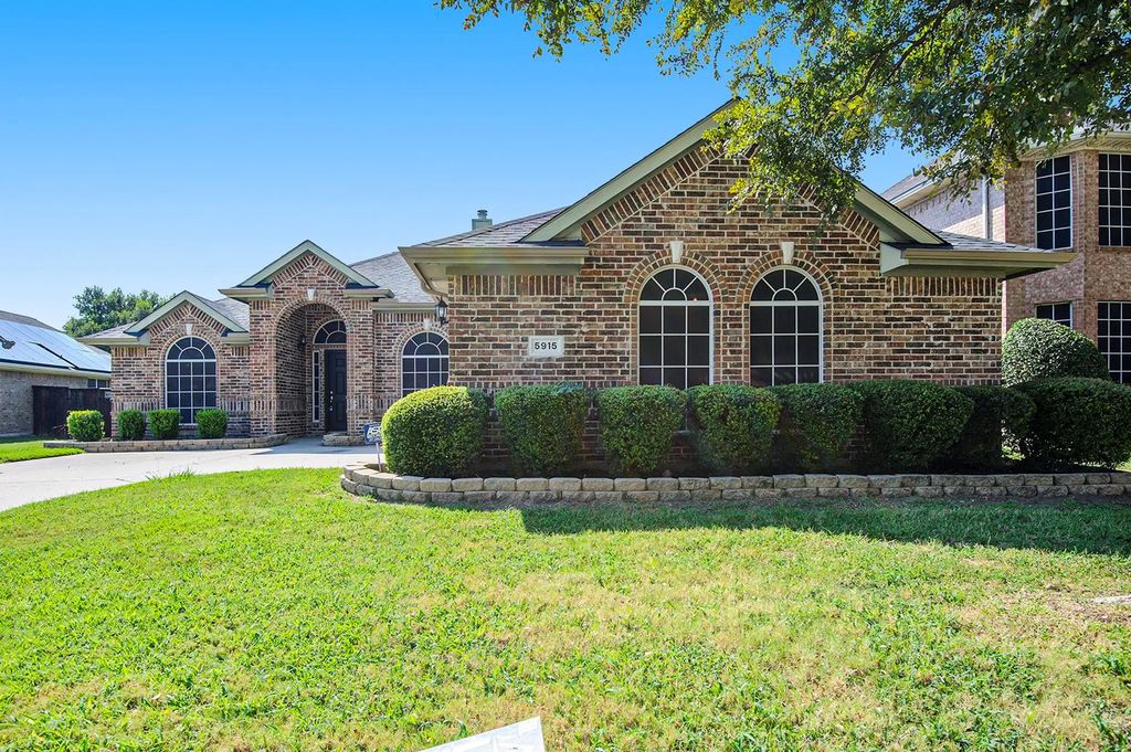5915 Saddleridge Court, Grand Prairie