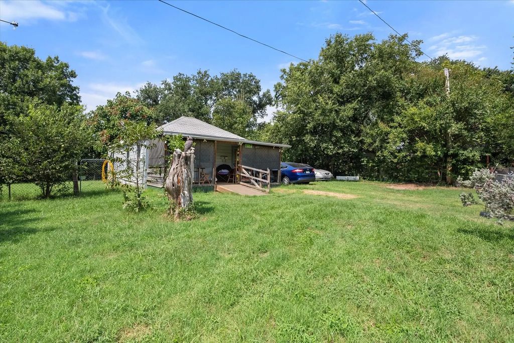 605 Skyline Road, Grand Prairie