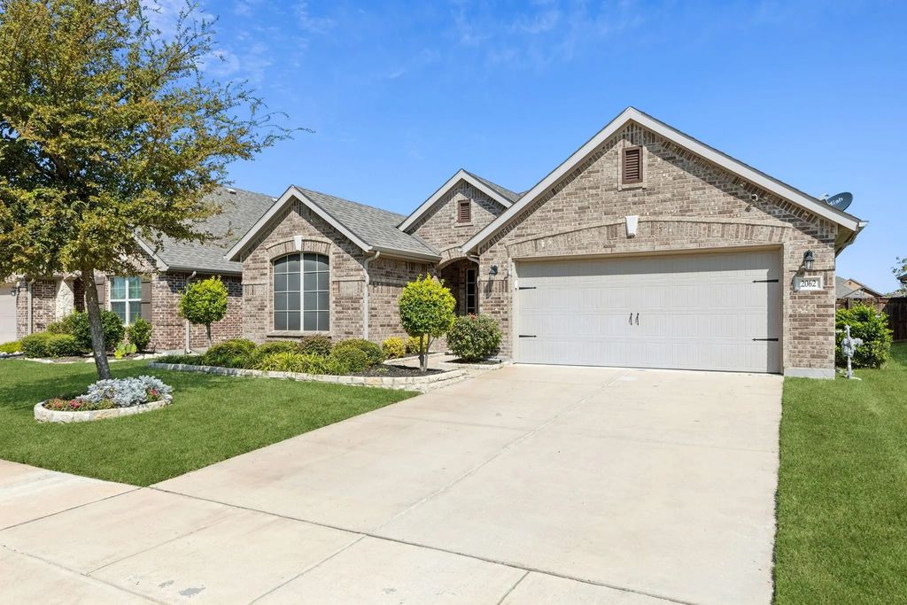 2062 Glaston Road, Forney