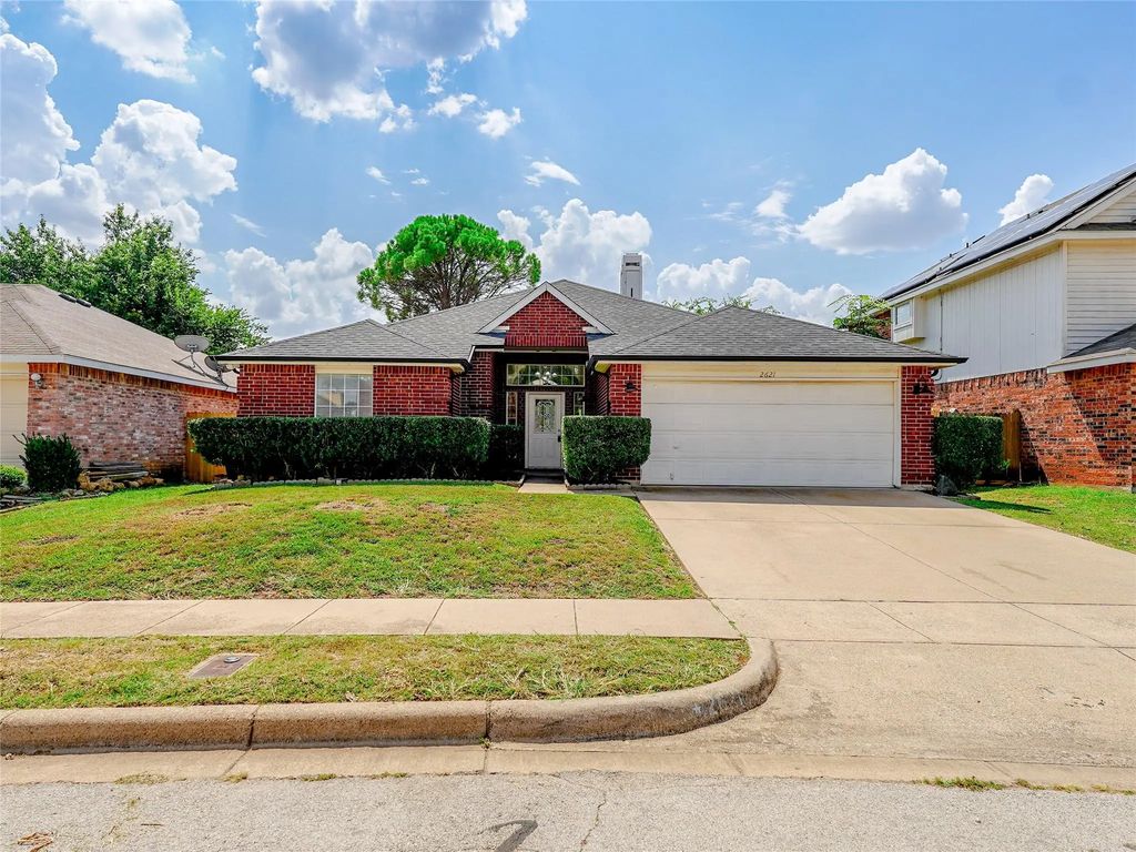 2621 Forest Creek Drive, Fort Worth