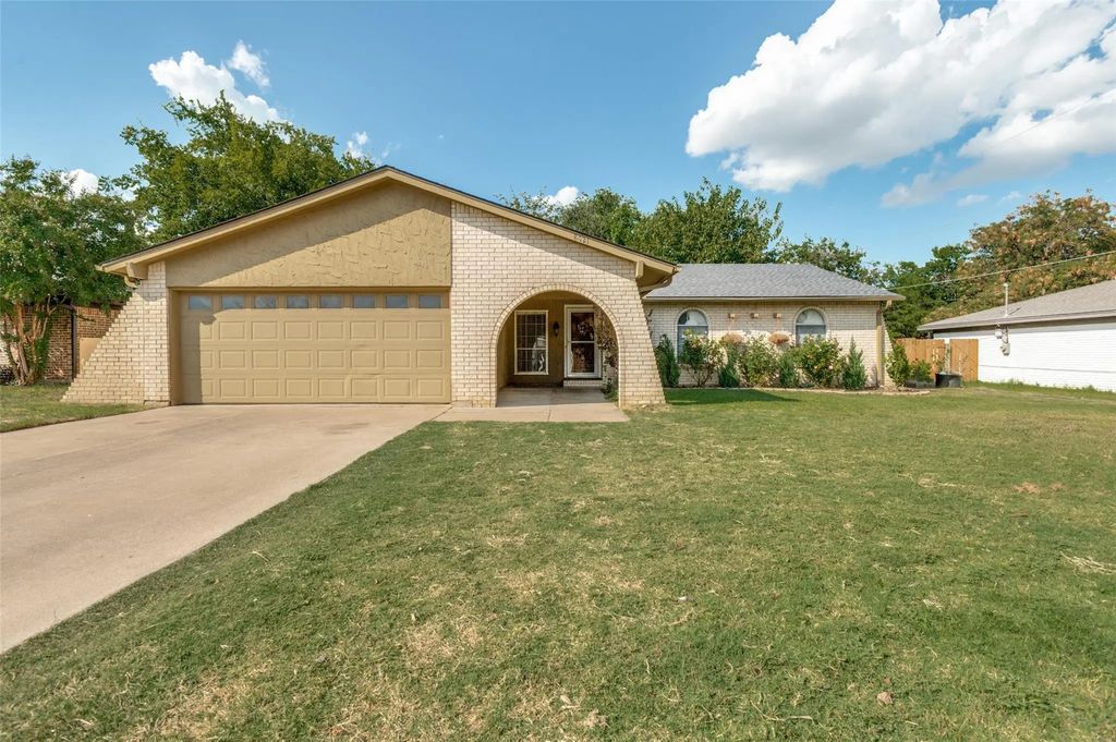 8421 Randy Drive, North Richland Hills