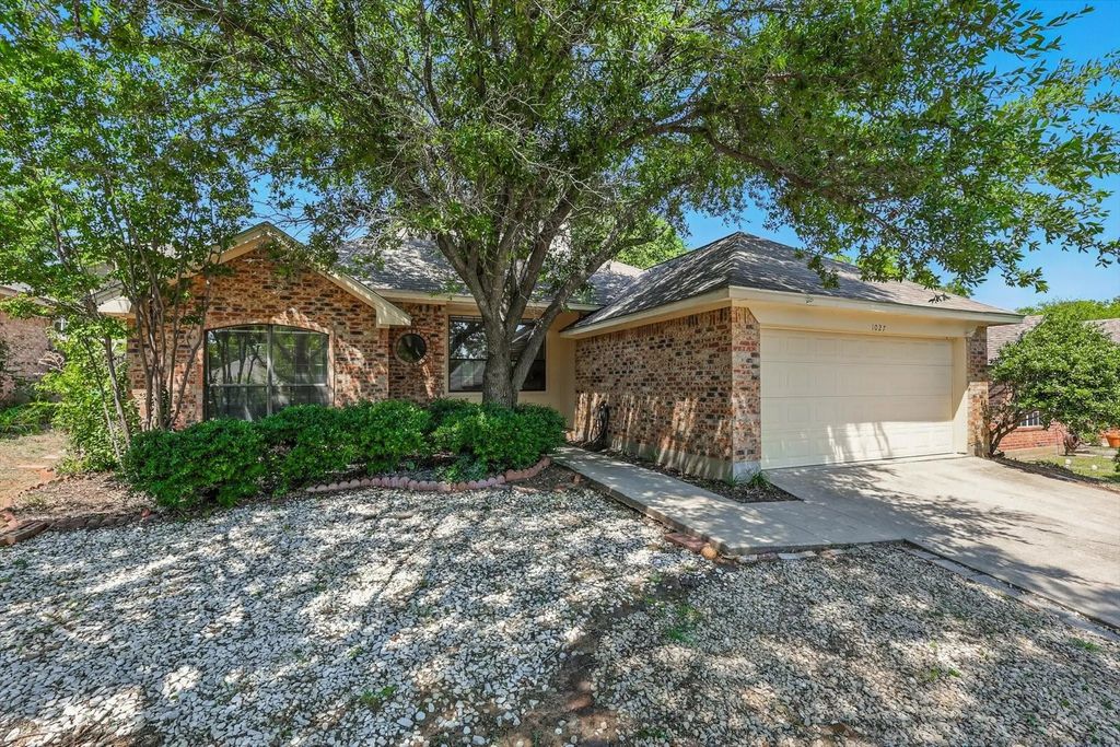 1027 Brittany Drive, Denton