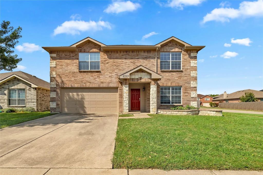 8537 Star Thistle Drive, Fort Worth