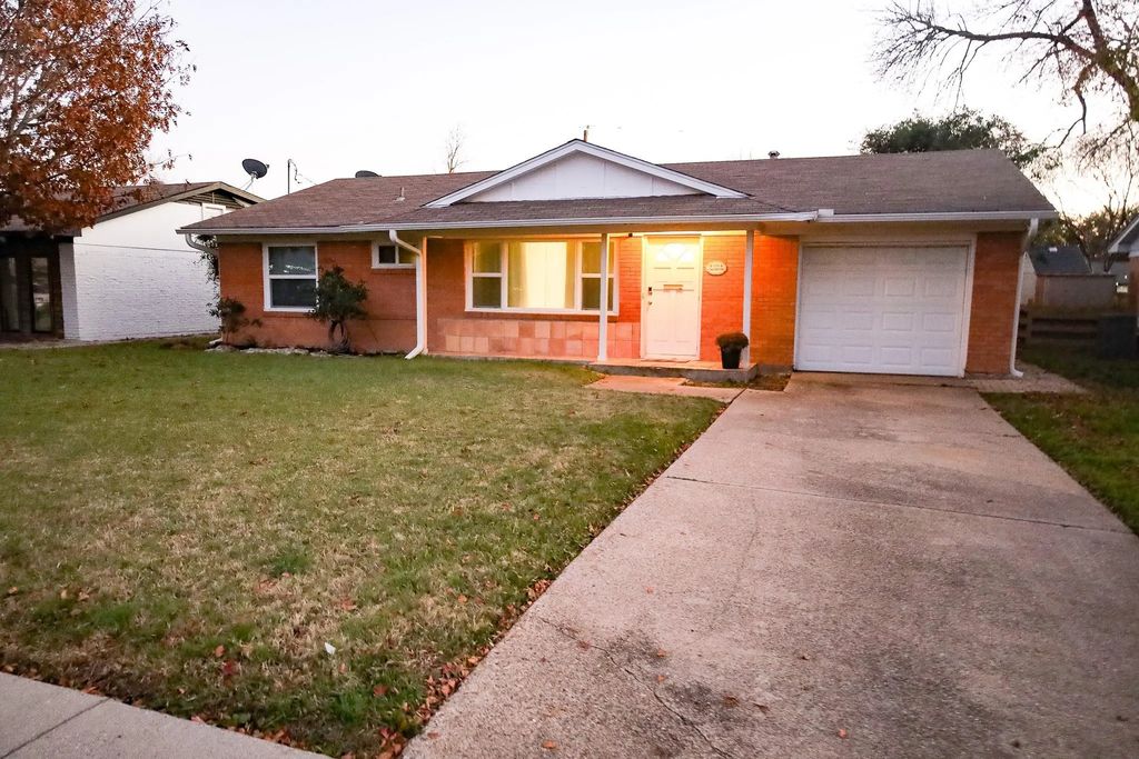 3136 Colchester Drive, Farmers Branch