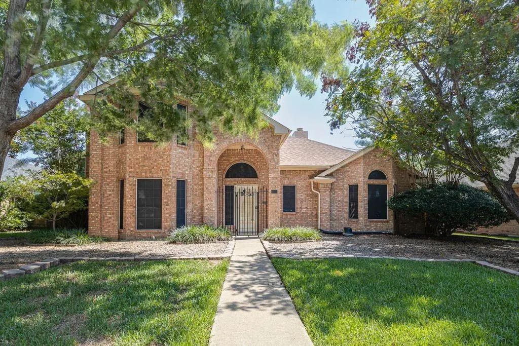 1111 Bayshore Street, Allen