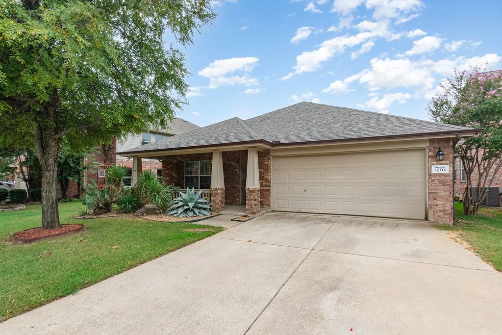 1209 Golden Eagle Court, Aubrey