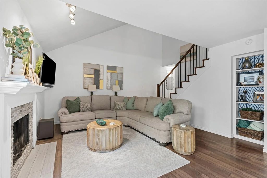 8439 Barnaby Street, Dallas