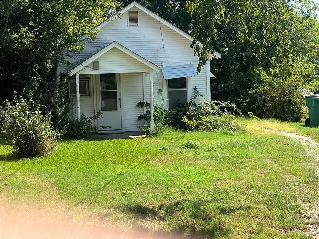 307 Boggess, Saint Jo