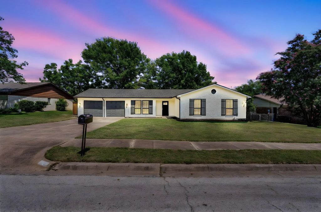 112 Lochness Lane, Benbrook