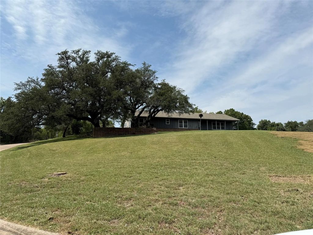 1320 Scotland Avenue, Azle