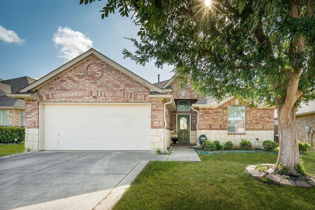8652 Lariat Circle, Fort Worth