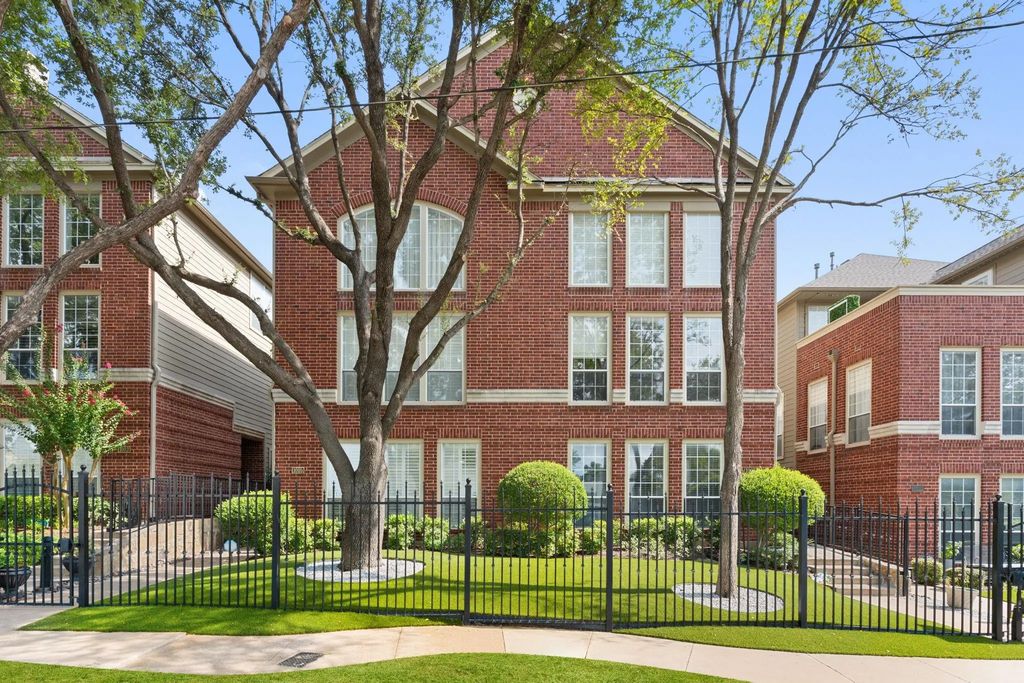1005 W Bluff Street, Fort Worth